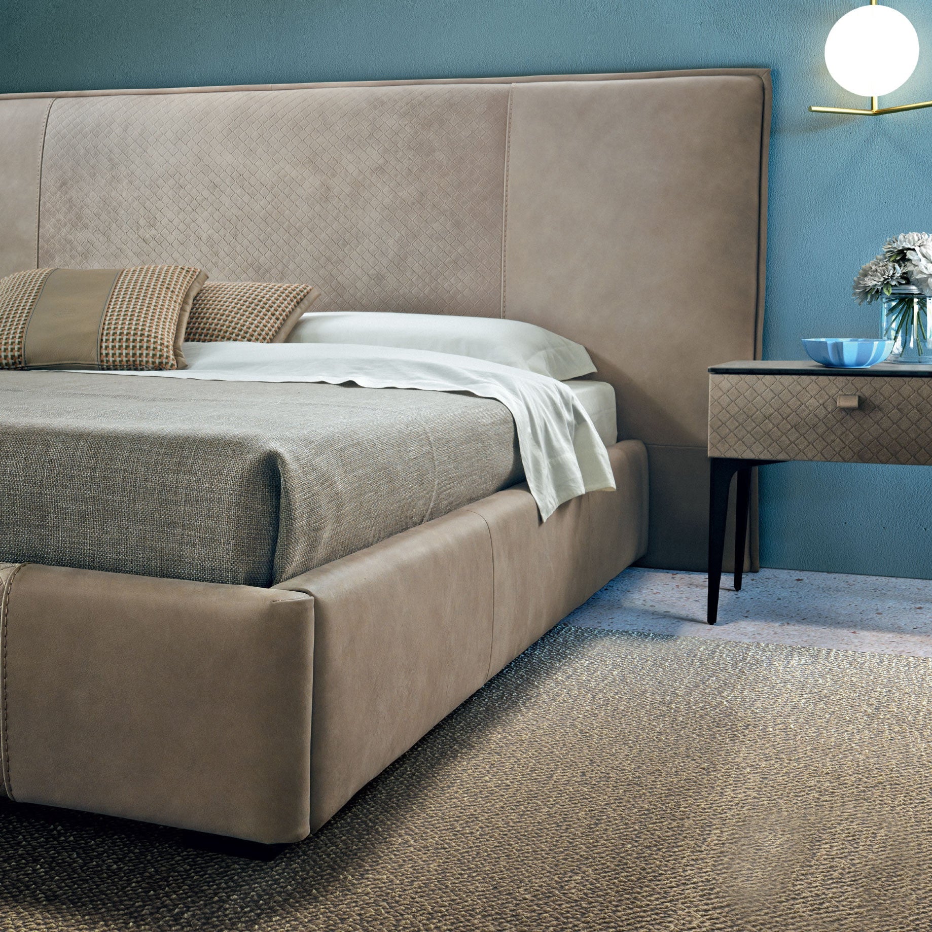 Walnut Frame Bed (Queen)